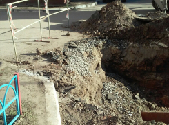 Целых полтора месяца «Воронежтеплосеть» устраняла порыв трубы в Северном микрорайоне
