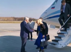 Дамским угодником оказался Александр Гусев при встрече вице-премьера 