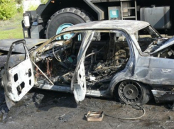 В Воронеже сторож спалил иномарку, пытаясь разогреть еду в салоне