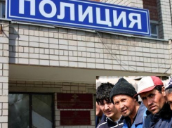В Воронеже 66-летняя пенсионерка незаконно прописала 46 узбеков и таджиков