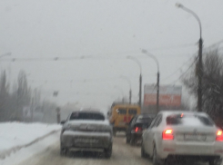 Снегопад сковал Воронеж в 10-балльных пробках  