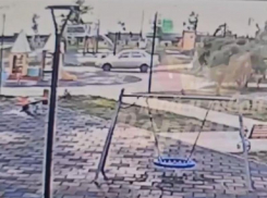 Дерзкие маневры водителя встревожили воронежцев в крупном ЖК – опубликовано видео 