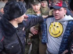 «Полиция! Убивают!» - кричали на митинге в Воронеже, пока чиновники пытались сбить явку 