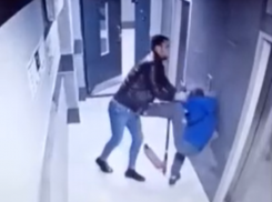 Стали известны подробности жестокого избиения ребенка в подъезде в Воронеже