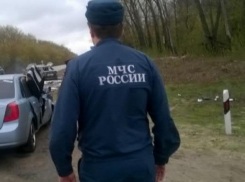 Очевидцы жуткого ДТП спасли 6 пострадавших в аварии в Воронежской области