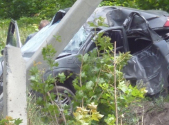 ДТП в Воронеже: иномарка снесла столб, в сети появилась видеозапись 