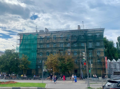 Как идёт восстановление поврежденных от ударов ВСУ квартир в Воронеже, рассказал Петрин