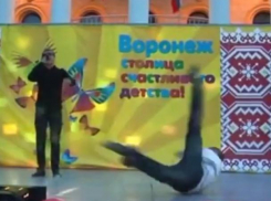 Чумовой танец на детском празднике покорил воронежцев спустя 8 лет