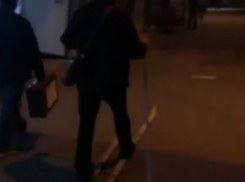 Бегающий на лыжах в центре Воронежа мужчина попал на видео 