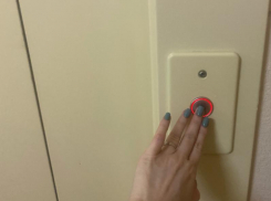 Падение лифта с мамой и ребёнком проверит воронежская прокуратура