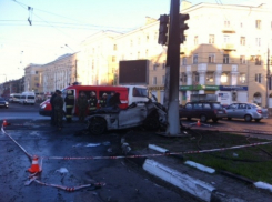 В центре Воронежа столкнулись «Лексус» и «БМВ»: 1 человек погиб, 2 пострадали