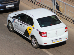 Жители Воронежа меньше других миллионников заказывали такси для других людей