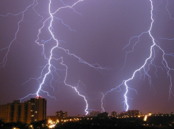 Завтра в Воронеже пройдет сильный дождь с грозой и шквалистым ветром 