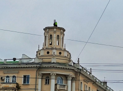 С одного из красивейших домов Воронежа убрали исторический шпиль