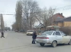 Умилительный поступок водителя ради старушки с ходунками сняли на видео в Воронеже