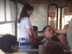 Пьяный гопник устроил драку в воронежской маршрутке и попал на видео