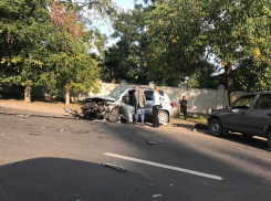В массовом ДТП на Волгоградской в Воронеже столкнулись три автомобиля