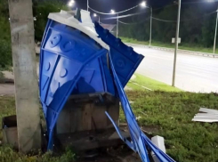 Поржали и уехали: неизвестные подорвали биотуалет в Воронеже