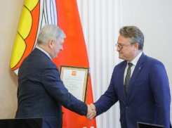 Владимир Путин наградил мэра Воронежа за трудовые успехи