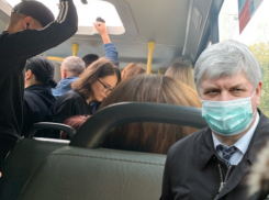 Чиновники расхваливают масочный режим, а воронежцы его массового игнорируют