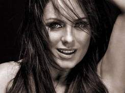 Юлия Началова опубликовала обнаженное фото в объятиях мужчины