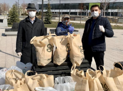 Продукты питания получили самоизолированные пожилые люди в Воронеже