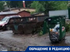 Бак-перевертыш и грязь-поход детей: жительница Воронежа сняла обзор на улицу 