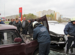 В Воронеже водитель «ВАЗ-2107» погиб при столкновении с «Нивой»