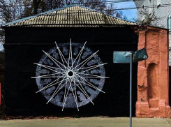 Уличный художник из Воронежа воочию сопоставил науку и религию