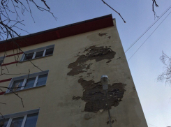 В Воронеже рассыпается дом от капремонта, проведенного гастарбайтерами