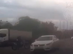Юный мотоциклист вылетел на дорогу прямо перед машиной в Воронеже