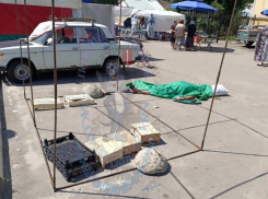 О трупе мужчины возле остановки сообщили жители Воронежа