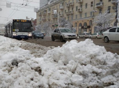 В мэрии Воронежа рассказали, сколько техники боролось с первым снегопадом