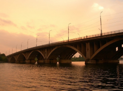 В Воронежском водохранилище около Вогрэсовского моста обнаружили мертвого младенца