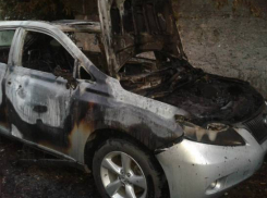 В Воронеже по неизвестной причине сгорел «Lexus»