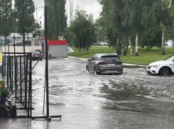 «Они угробили мой автомобиль»: неприятностью обернулась поездка в воронежский ТЦ