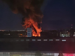 Огромный пожар разгорелся вечером в Воронеже