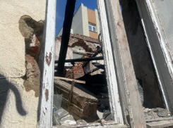 Наплевательское отношение к культурному наследию показали на примере сгоревшего дома в центре Воронежа