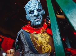  Король ночи из «Игры Престолов» пофлексил на камеру в Воронеже