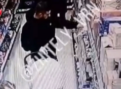 Мужчина с детской коляской совершил подлый поступок в Воронеже