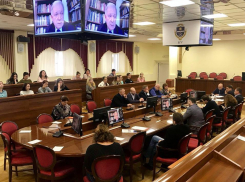 Песни про Путина уже не те, выяснилось на Воронежском политклубе