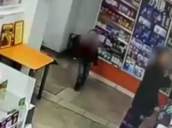 Воронежцы сообщили об аптечной краже при помощи ребенка