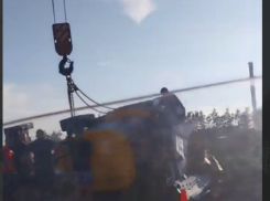 Пробка из-за перевернувшегося трактора парализовала движение на трассе в Воронежской области