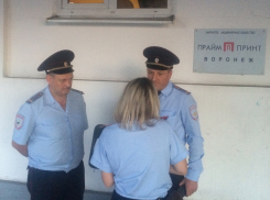 Воронежские полицейские пытаются препятствовать выходу газеты «Справедливая Россия» с карикатурами на ЕР