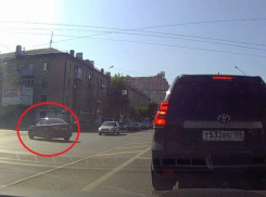 Аккуратное нарушение с риском для жизни попало на видео в Воронеже