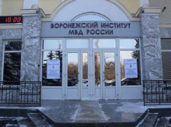 «В результате попадаем пальцем в жопу»: что происходит на планёрках в воронежском институте МВД