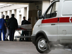 В Новохоперском районе при столкновении автобуса с патрульной машиной погиб полицейский