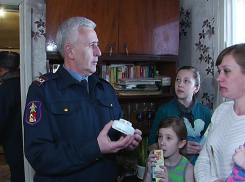Воронежским семьям бесплатно установили пожарные датчики