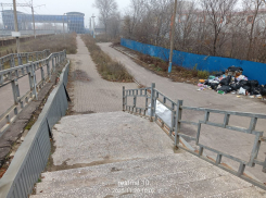 Опасная лестница вносит долю риска в жизнь воронежцев