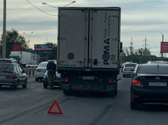 Фура и Matiz остановили движение в утренний час пик в Воронеже